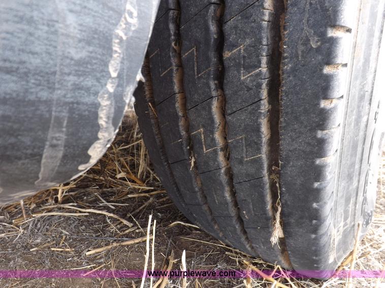 image for item I9136 1993 Freightliner FLD semi truck