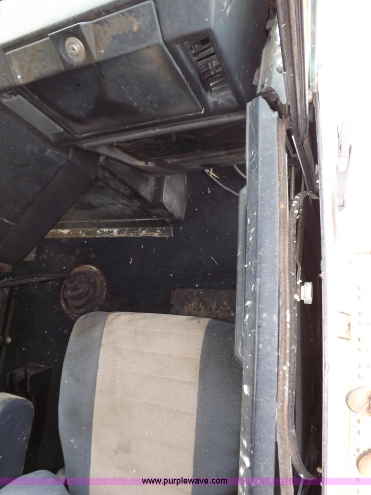 image for item I9136 1993 Freightliner FLD semi truck