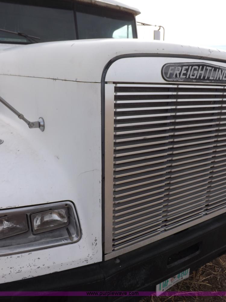 image for item I9136 1993 Freightliner FLD semi truck
