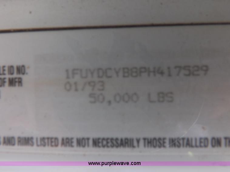 image for item I9136 1993 Freightliner FLD semi truck