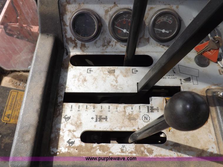 image for item I9137 1994 Hesston 8400 swather