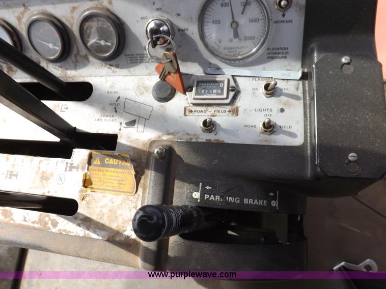 image for item I9137 1994 Hesston 8400 swather