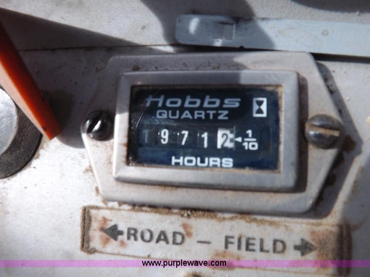 image for item I9137 1994 Hesston 8400 swather