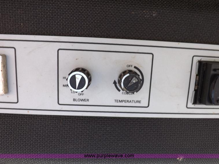 image for item I9137 1994 Hesston 8400 swather