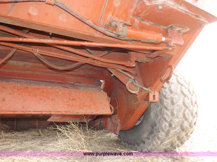 image for item I9137 1994 Hesston 8400 swather