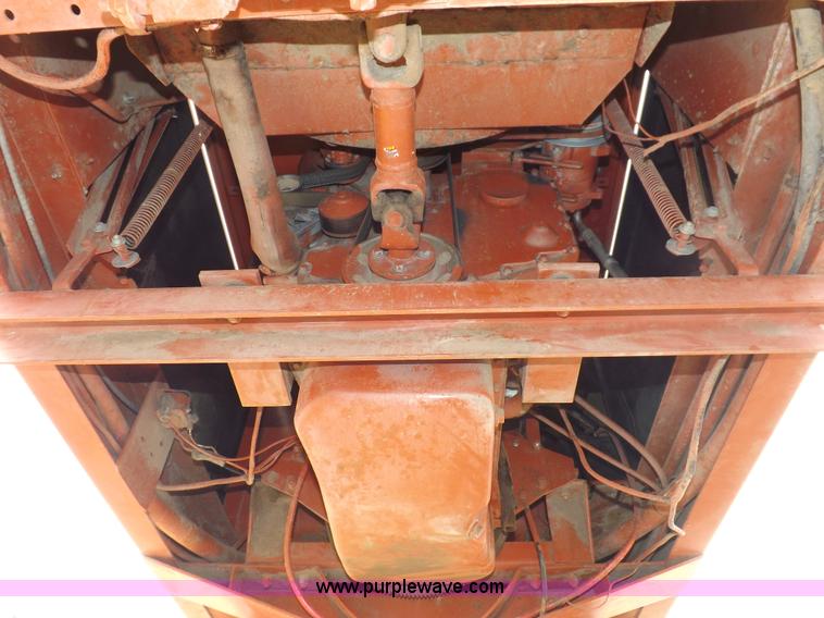 image for item I9137 1994 Hesston 8400 swather