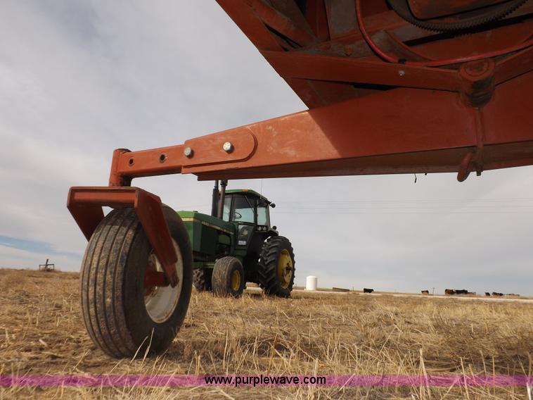 image for item I9137 1994 Hesston 8400 swather