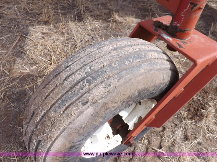 image for item I9137 1994 Hesston 8400 swather