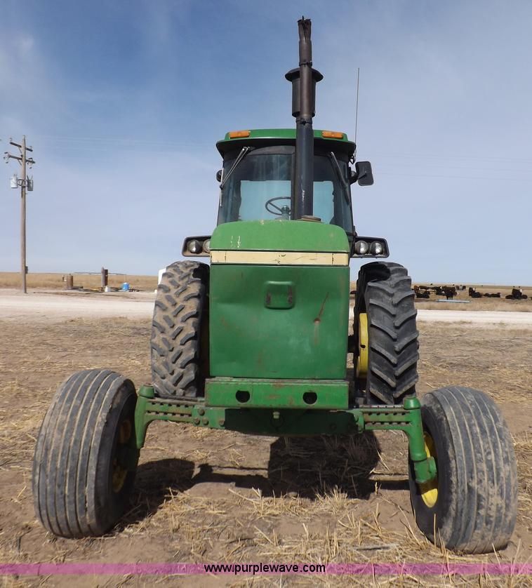 image for item I9138 1982 John Deere 4640 tractor