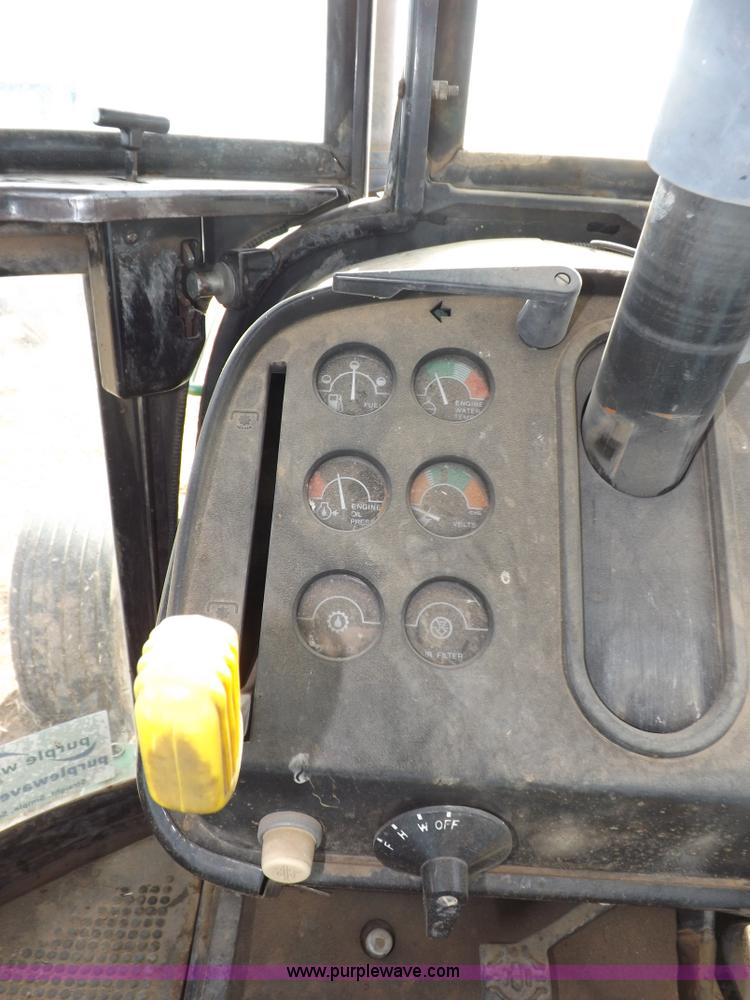 image for item I9138 1982 John Deere 4640 tractor