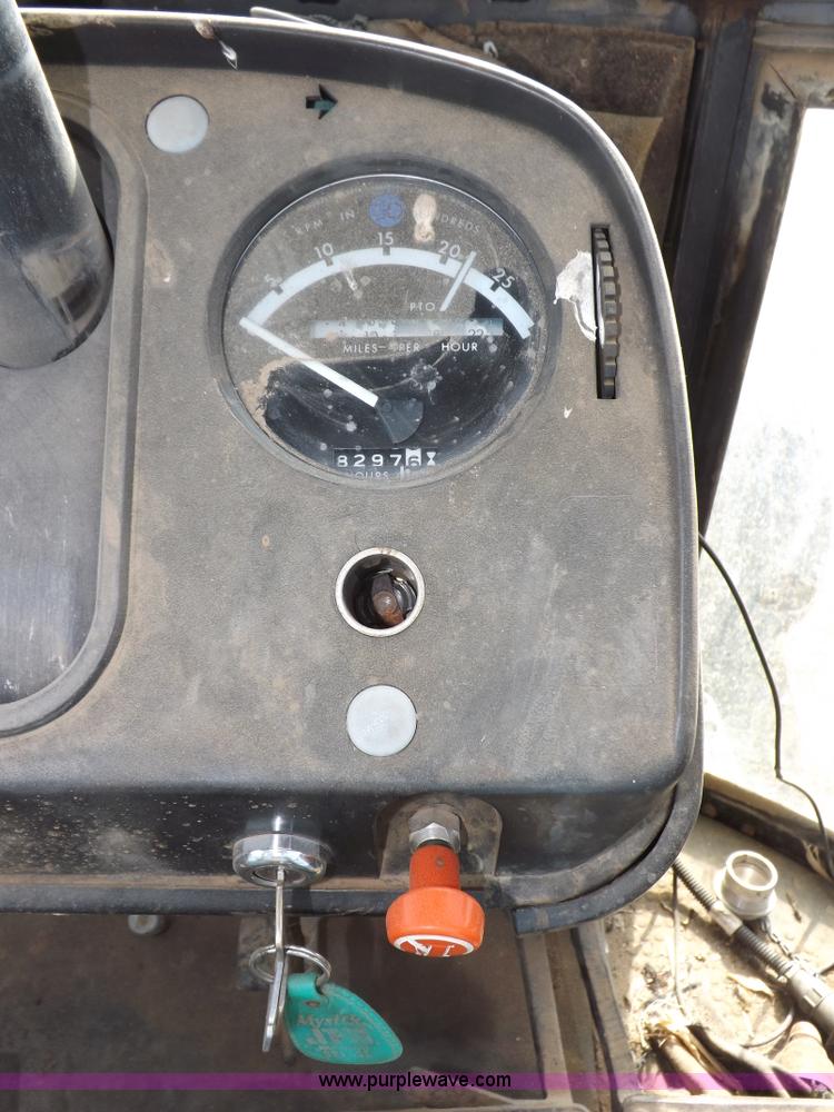 image for item I9138 1982 John Deere 4640 tractor