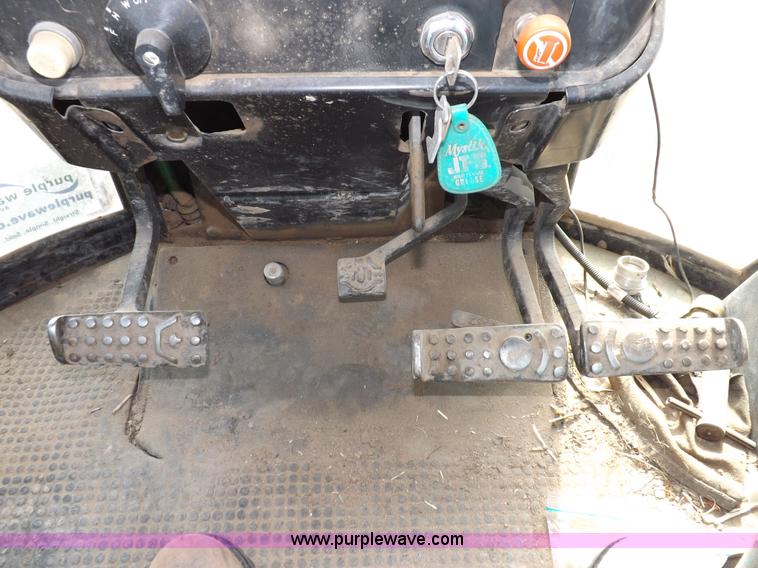 image for item I9138 1982 John Deere 4640 tractor