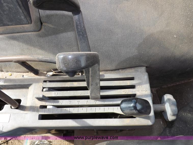 image for item I9138 1982 John Deere 4640 tractor