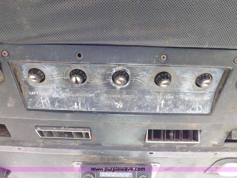 image for item I9138 1982 John Deere 4640 tractor