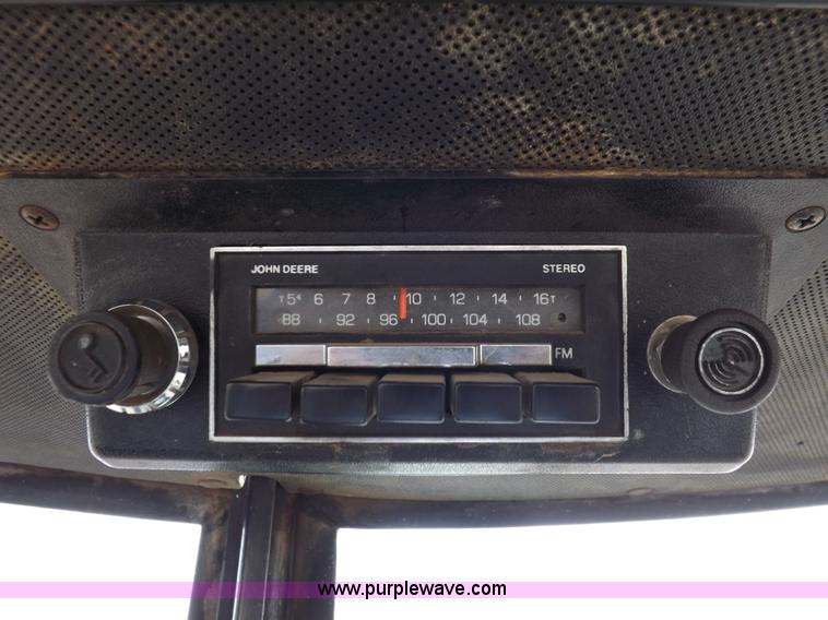 image for item I9138 1982 John Deere 4640 tractor