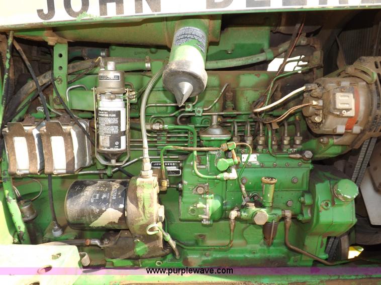 image for item I9138 1982 John Deere 4640 tractor