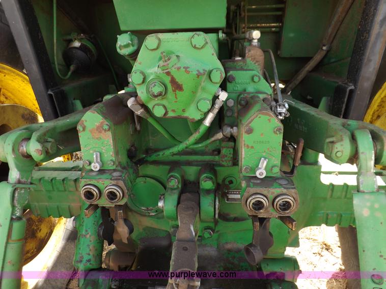 image for item I9138 1982 John Deere 4640 tractor