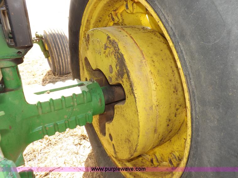 image for item I9138 1982 John Deere 4640 tractor