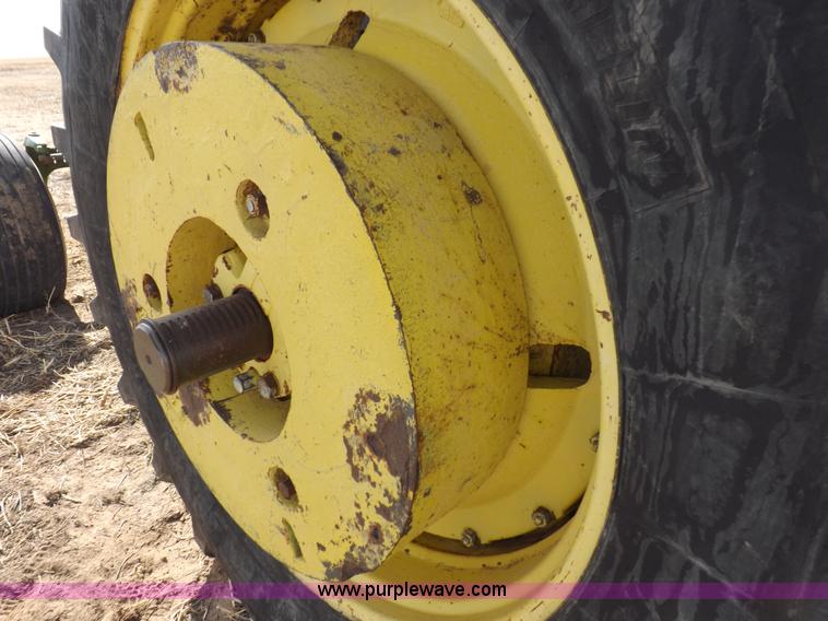 image for item I9138 1982 John Deere 4640 tractor