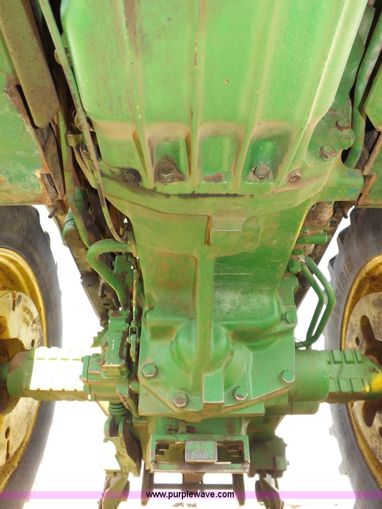 image for item I9138 1982 John Deere 4640 tractor