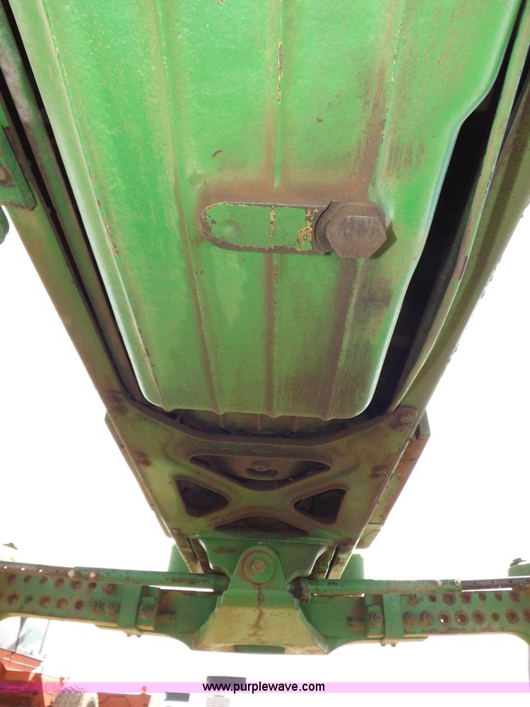 image for item I9138 1982 John Deere 4640 tractor