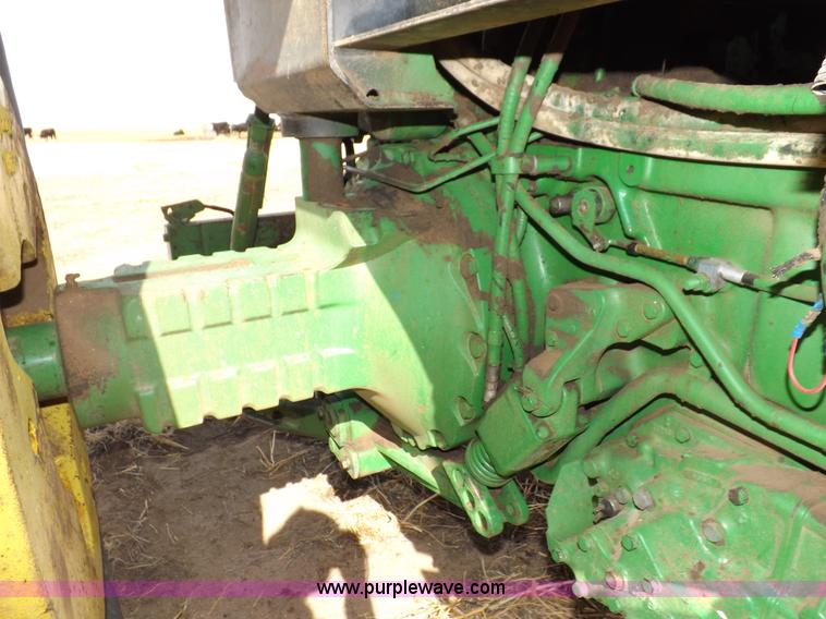 image for item I9138 1982 John Deere 4640 tractor