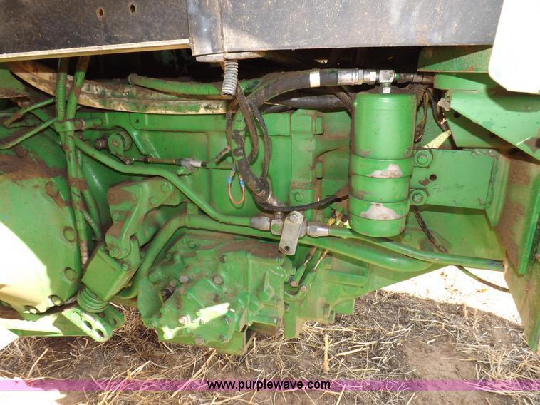image for item I9138 1982 John Deere 4640 tractor