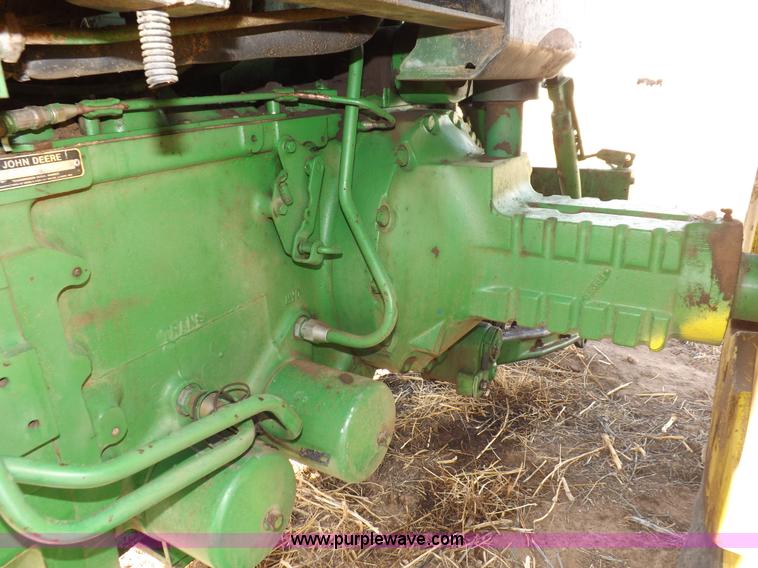 image for item I9138 1982 John Deere 4640 tractor