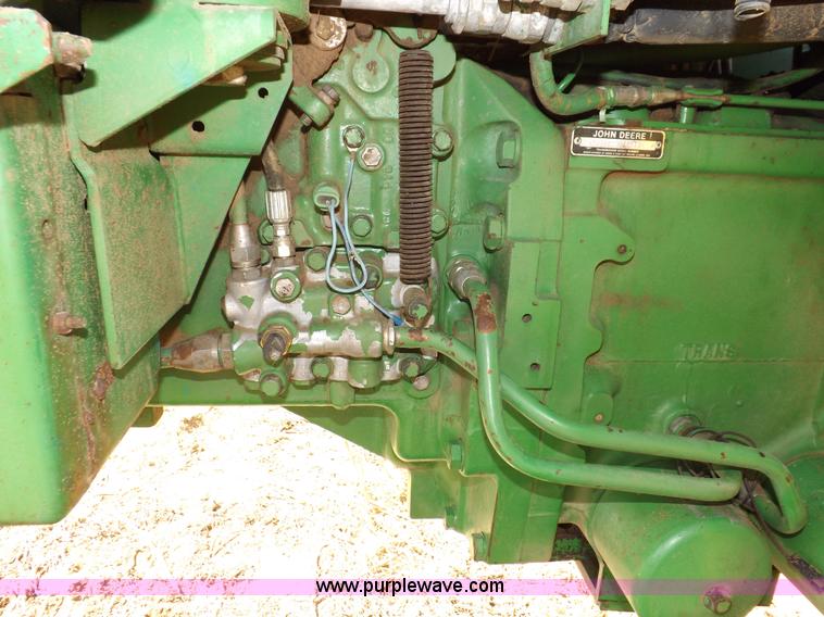 image for item I9138 1982 John Deere 4640 tractor