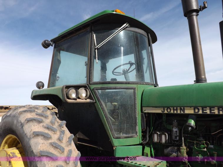 image for item I9138 1982 John Deere 4640 tractor