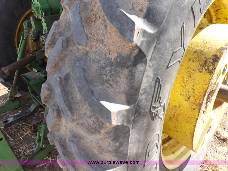 image for item I9138 1982 John Deere 4640 tractor