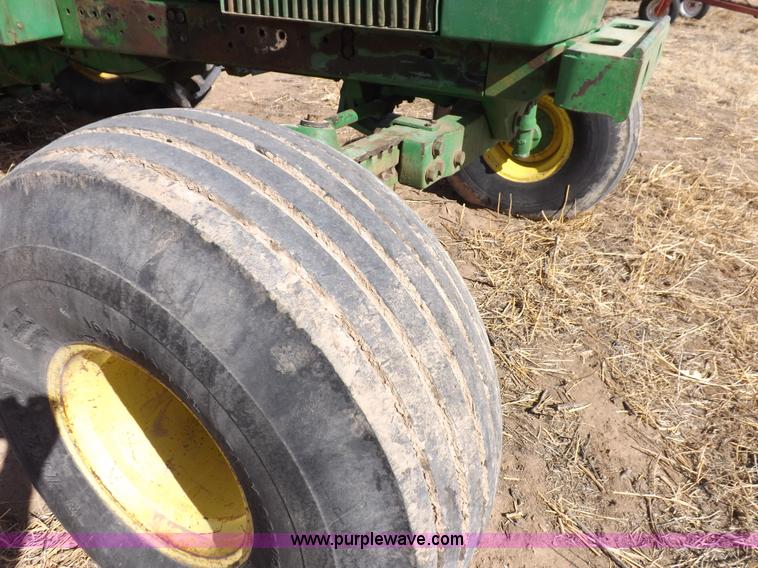 image for item I9138 1982 John Deere 4640 tractor