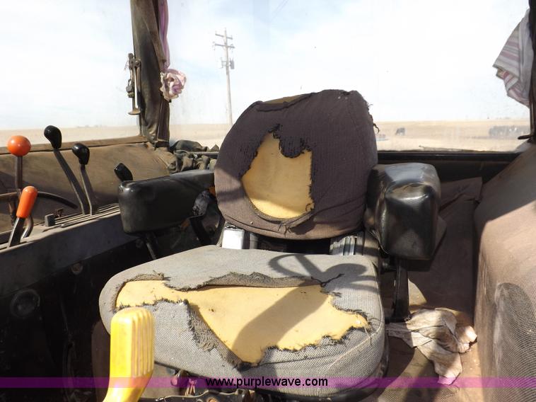 image for item I9138 1982 John Deere 4640 tractor