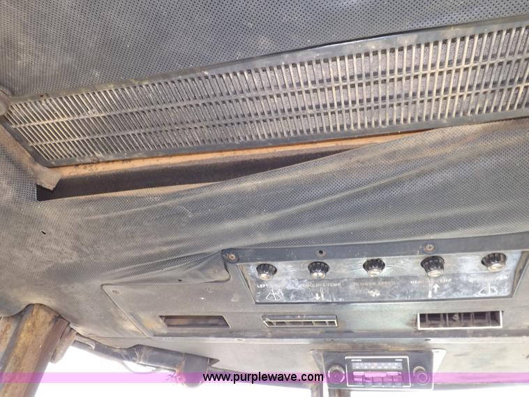 image for item I9138 1982 John Deere 4640 tractor