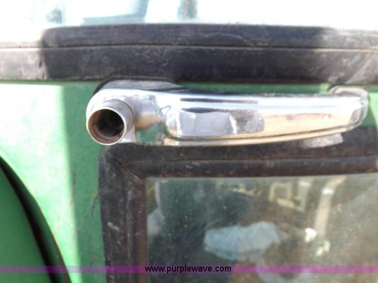 image for item I9138 1982 John Deere 4640 tractor