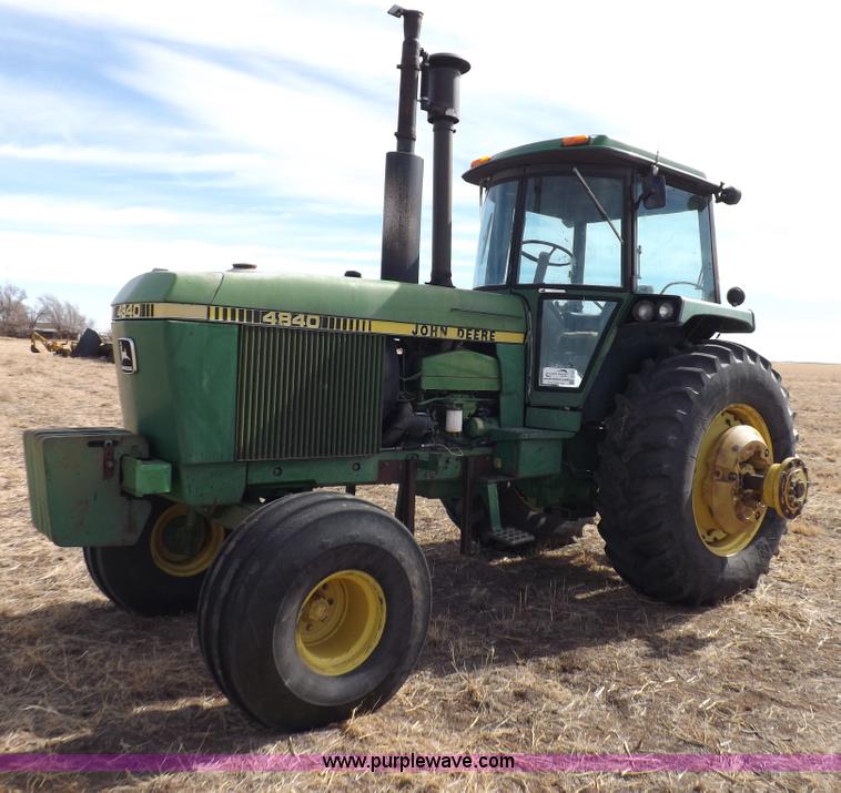 image for item I9139 1982 John Deere 4840 tractor