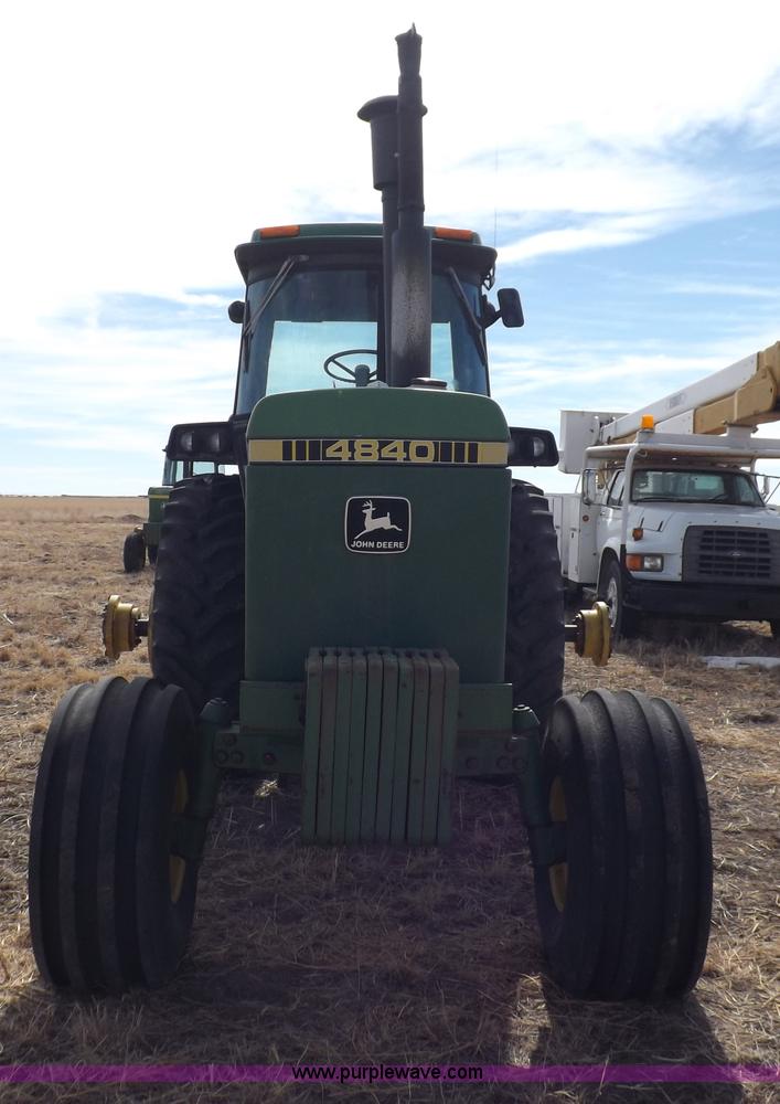 image for item I9139 1982 John Deere 4840 tractor