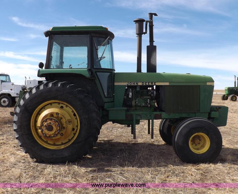 image for item I9139 1982 John Deere 4840 tractor