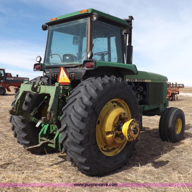 image for item I9139 1982 John Deere 4840 tractor