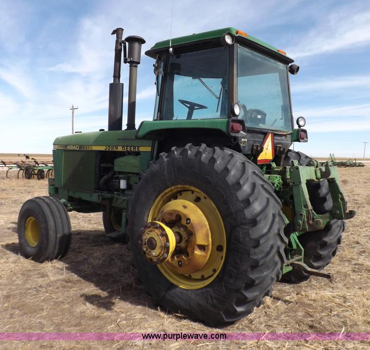 image for item I9139 1982 John Deere 4840 tractor