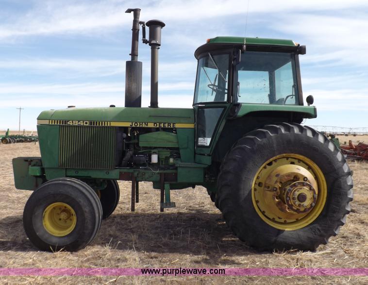 image for item I9139 1982 John Deere 4840 tractor