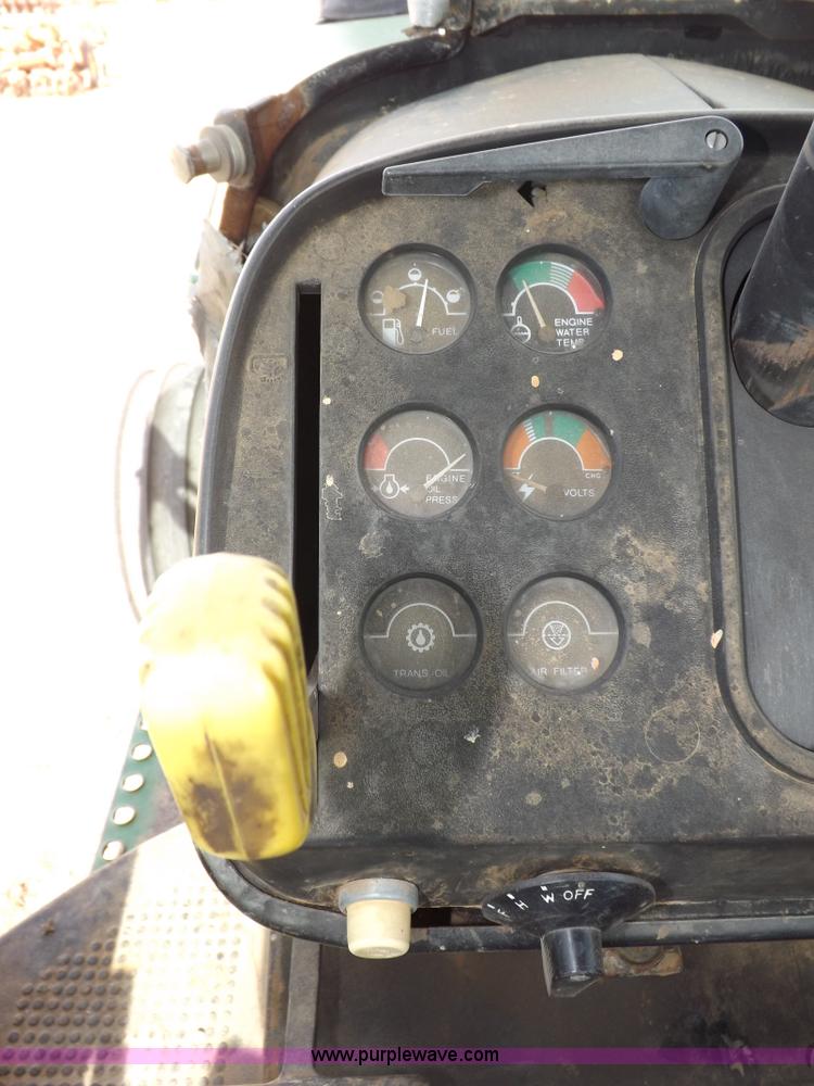 image for item I9139 1982 John Deere 4840 tractor