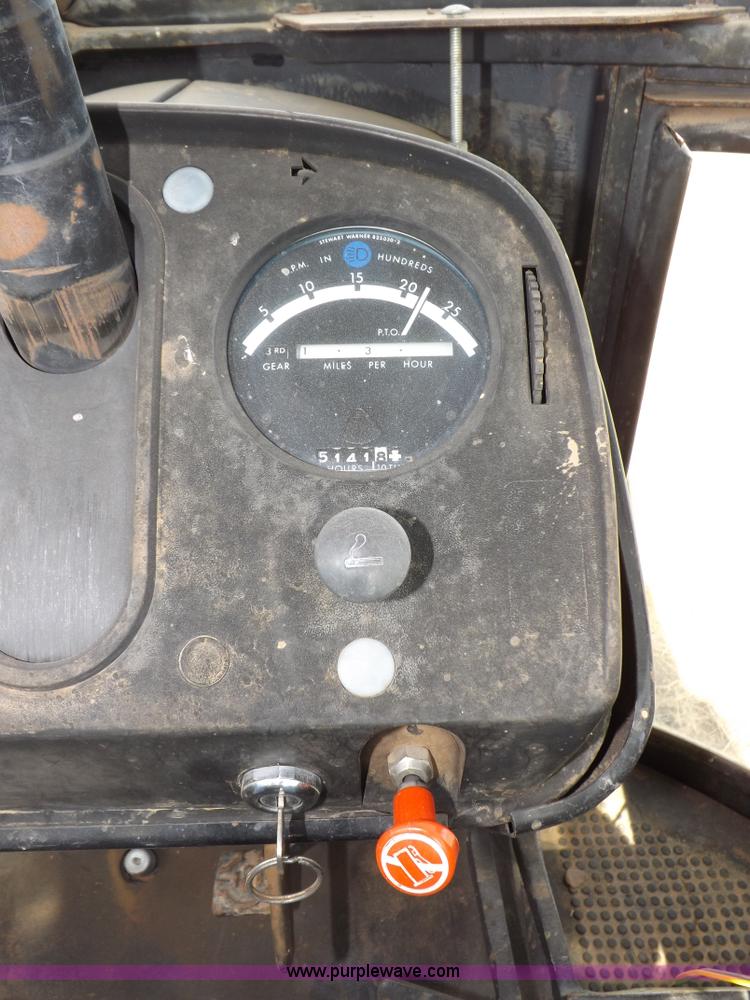 image for item I9139 1982 John Deere 4840 tractor