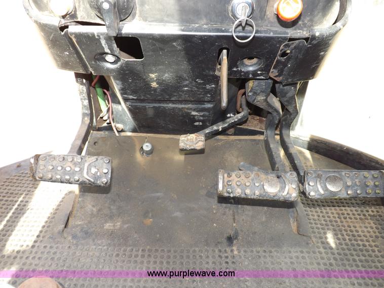 image for item I9139 1982 John Deere 4840 tractor