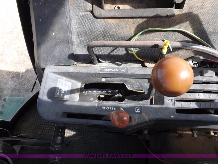 image for item I9139 1982 John Deere 4840 tractor