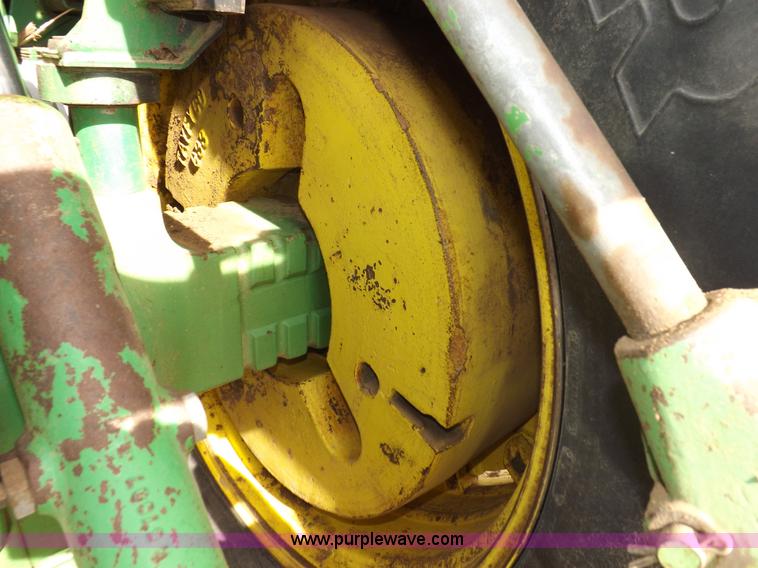 image for item I9139 1982 John Deere 4840 tractor