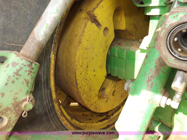 image for item I9139 1982 John Deere 4840 tractor