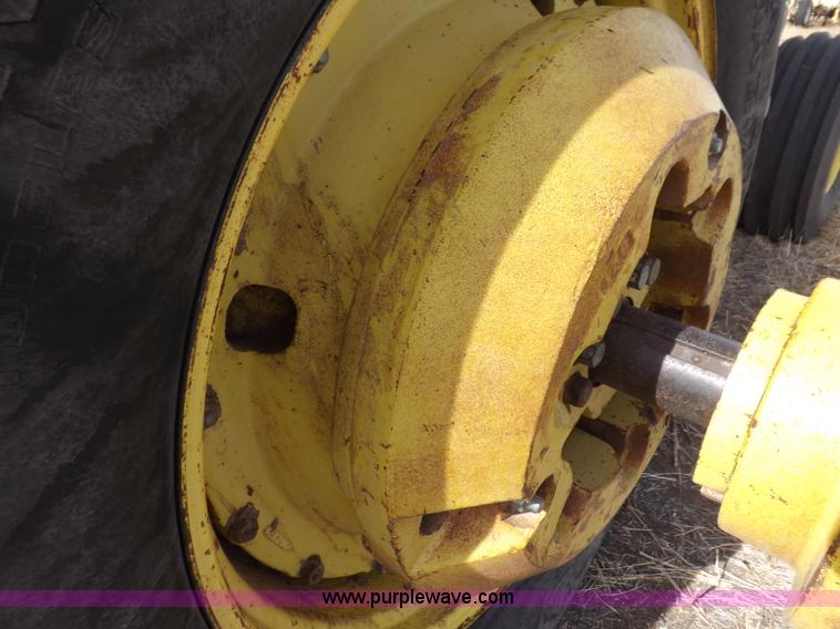 image for item I9139 1982 John Deere 4840 tractor