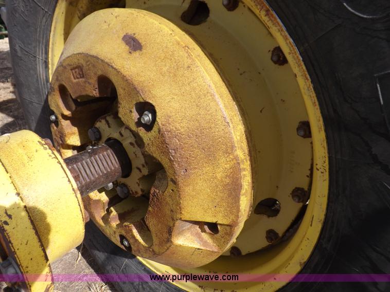 image for item I9139 1982 John Deere 4840 tractor