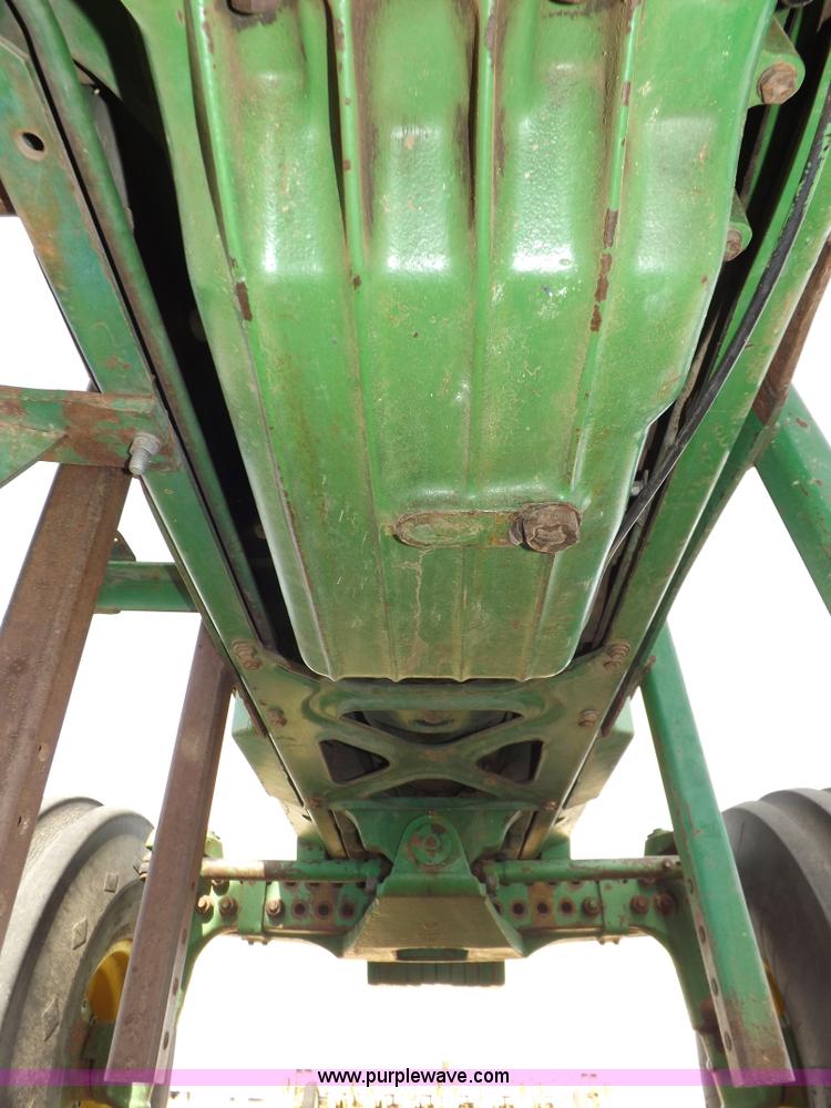 image for item I9139 1982 John Deere 4840 tractor